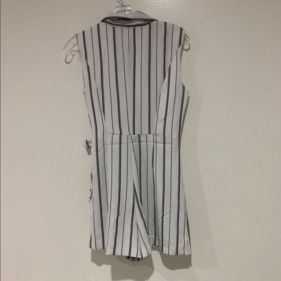 BB Dakota Alpha Striped Romper new without Tag - Picture 2 of 2